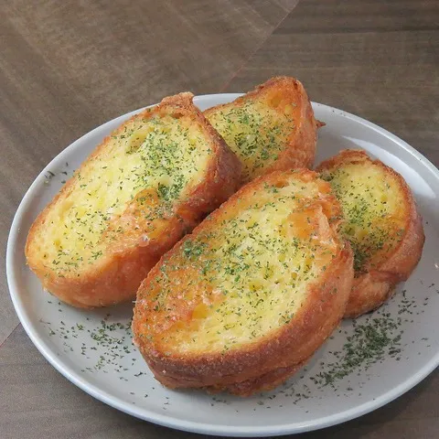 軽食にぴったり♪ガーリックトースト!